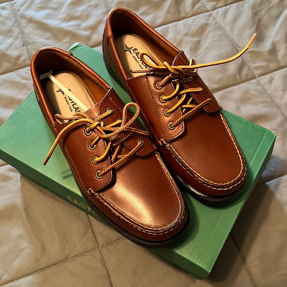 New in box Eastland Falmouth leather loafers Womens 9 wide 9W